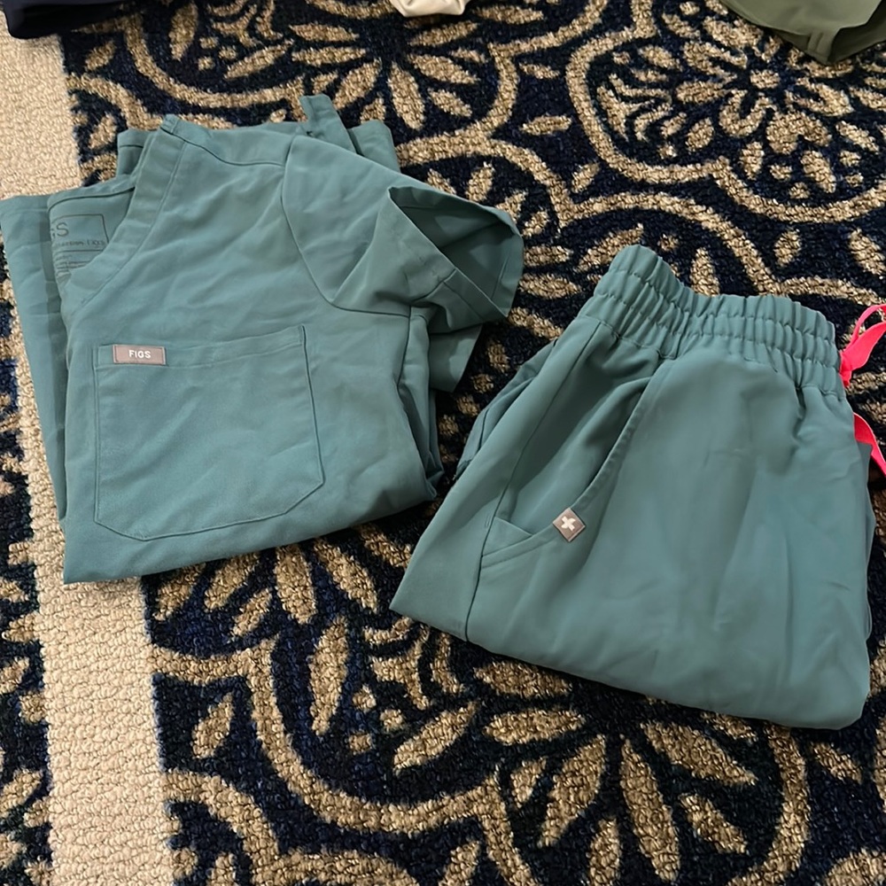 Hydro green figs scrubs set